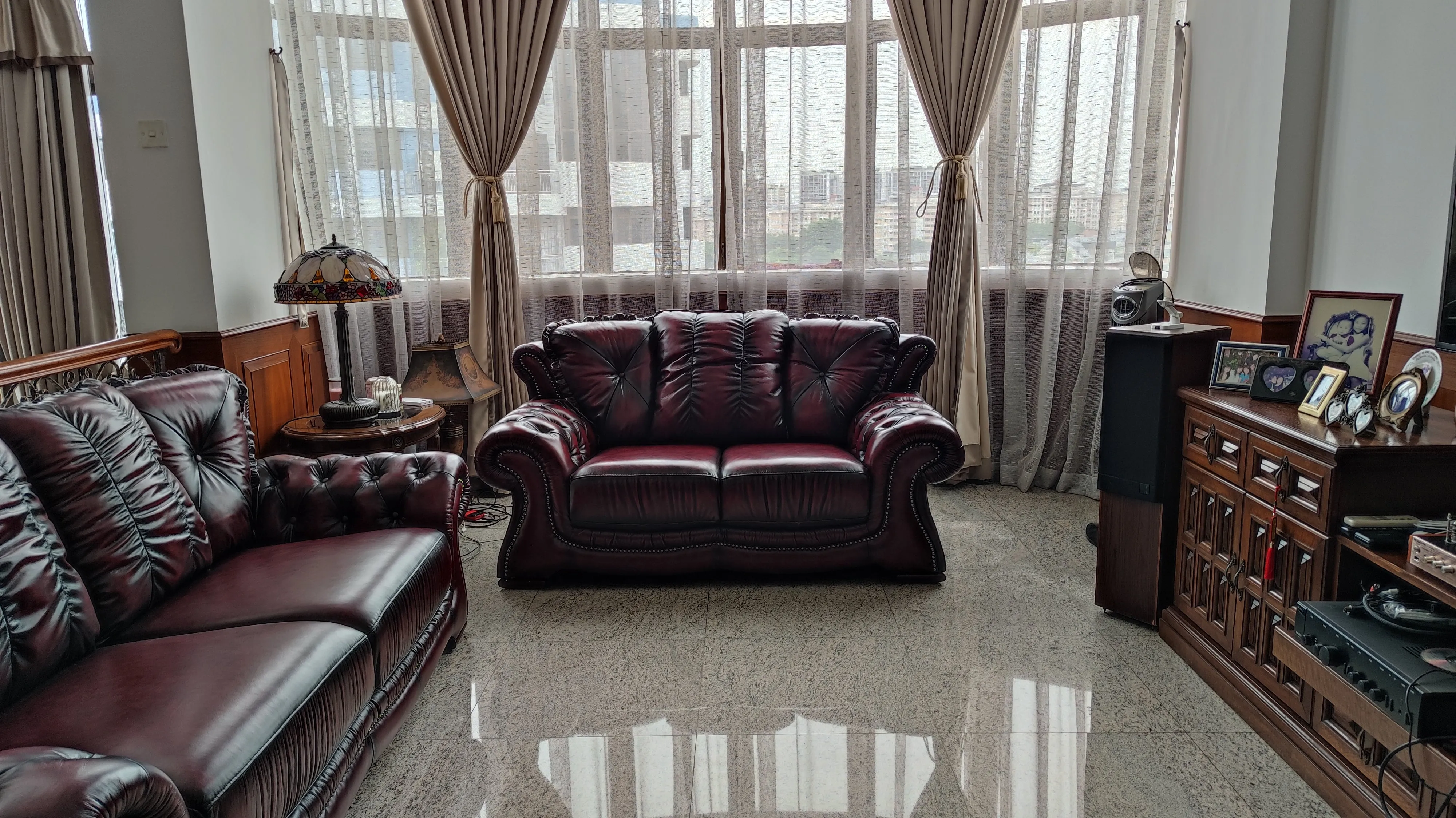BEAULIEU CLASSIC LEATHER SOFA