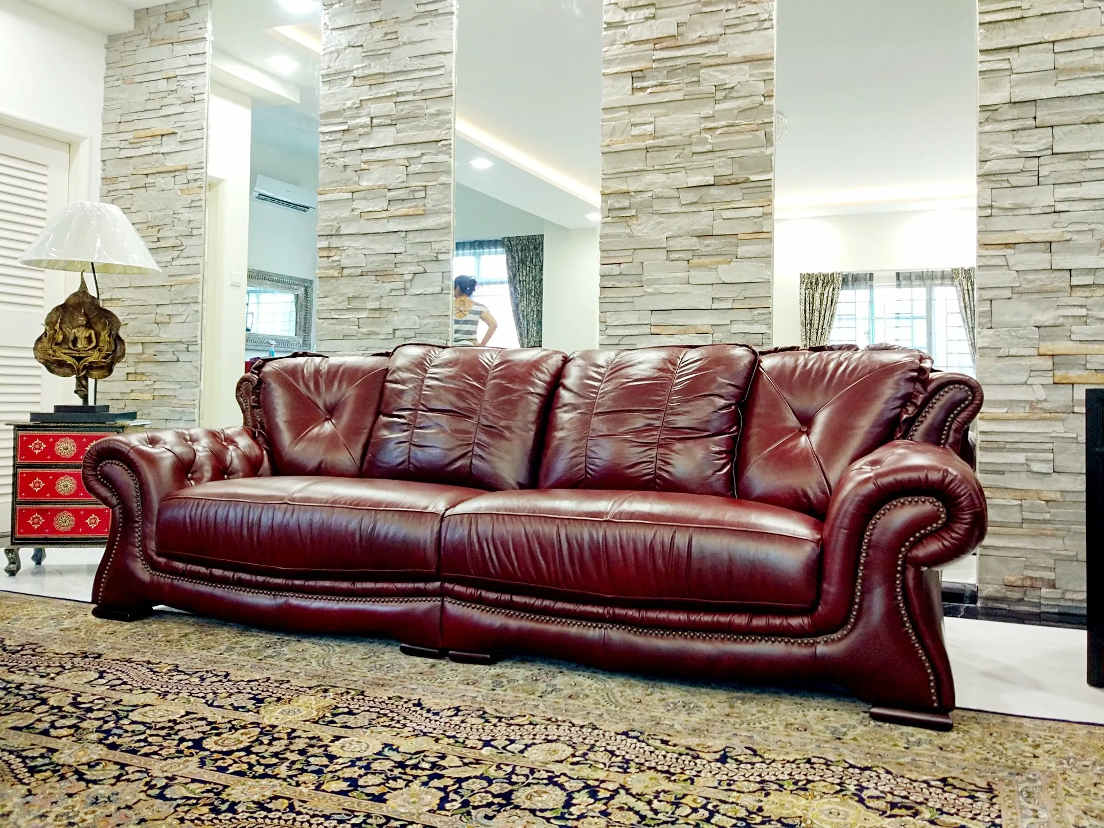 BEAULIEU CLASSIC LEATHER SOFA